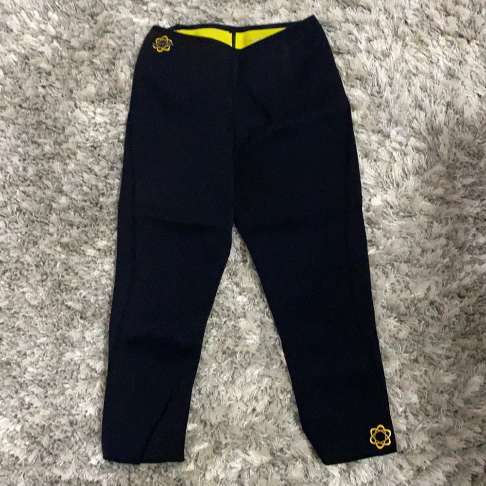 3/$20 - Zaggora neoprene cropped hot pants black S